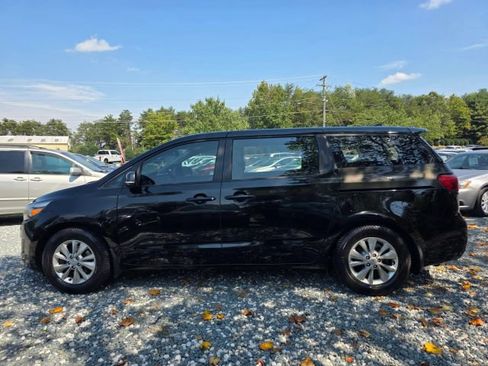 Used 2016 Kia Sedona L image 8