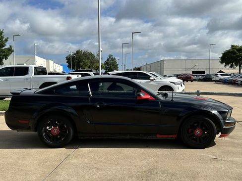 Used 2007 Ford Mustang Premium RWD image 3