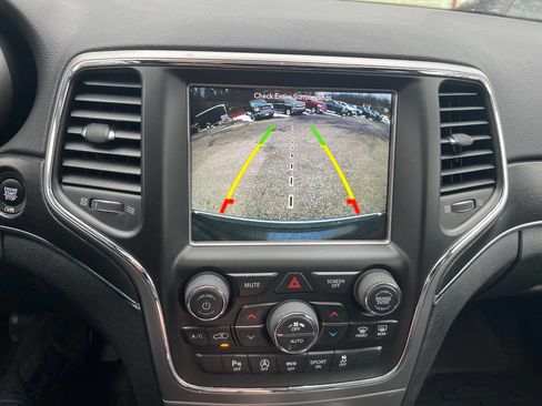 Used 2018 Jeep Grand Cherokee Limited image 42