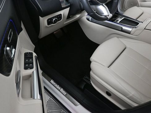 Certified 2025 Mercedes-Benz GLB 250 image 7