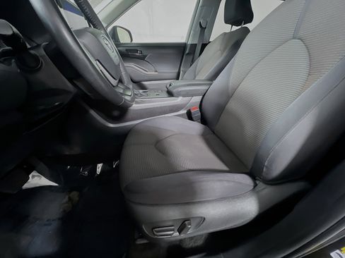 Used 2024 Toyota Highlander LE image 15