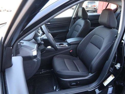 Used 2025 Nissan Altima 2.5 SV image 8