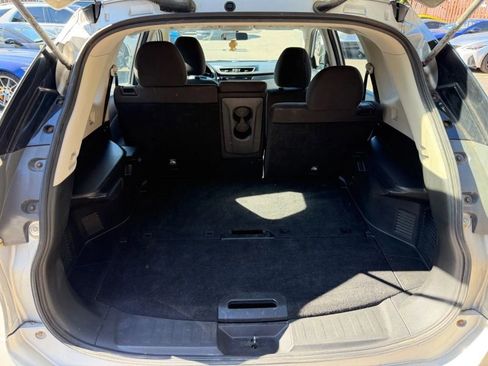 Used 2016 Nissan Rogue S image 19