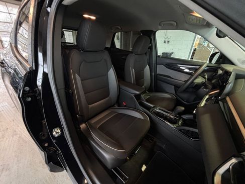 Used 2025 Chevrolet TrailBlazer LT image 40