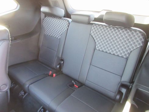 New 2026 GMC Acadia Denali image 18