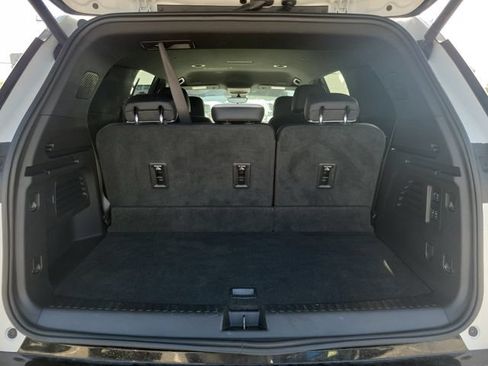 Used 2025 Chevrolet Traverse High Country FWD image 9