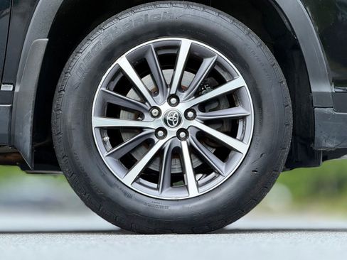 Used 2019 Toyota Highlander XLE AWD/4WD image 21