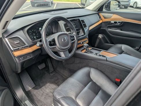 Used 2021 Volvo XC90 T6 Momentum w/ Climate Package AWD/4WD image 12