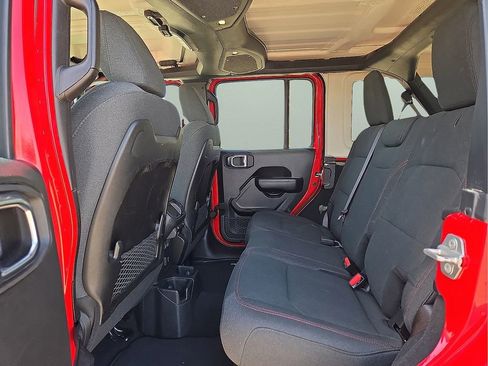 Used 2025 Jeep Wrangler Unlimited Rubicon AWD/4WD image 15