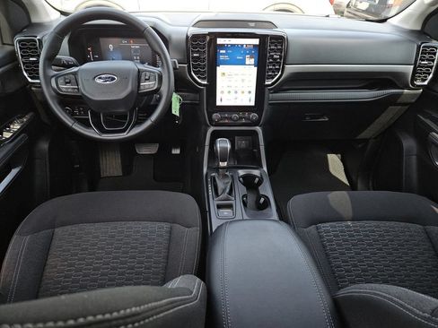 Used 2025 Ford Ranger XLT w/ Chrome Accent Package RWD image 7