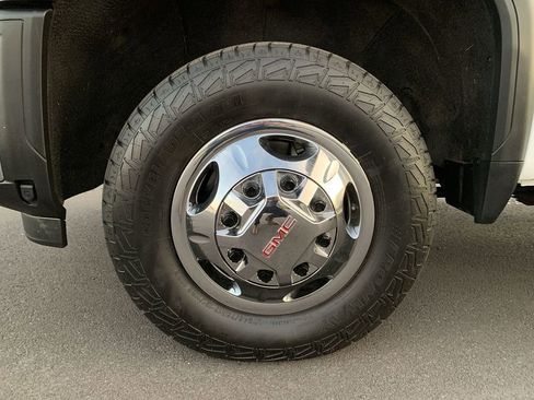 Used 2024 GMC Sierra 3500 SLT w/ SLT Premium Package image 11