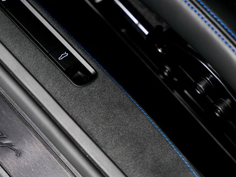 Used 2024 Porsche 911 Dakar image 28