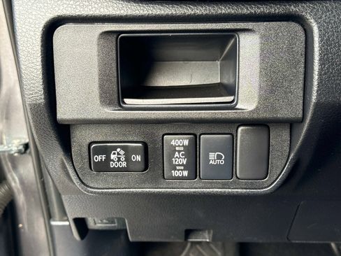 Used 2019 Toyota Tacoma TRD Off-Road w/ Technology Package image 31