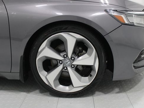 Used 2018 Honda Accord Touring image 5