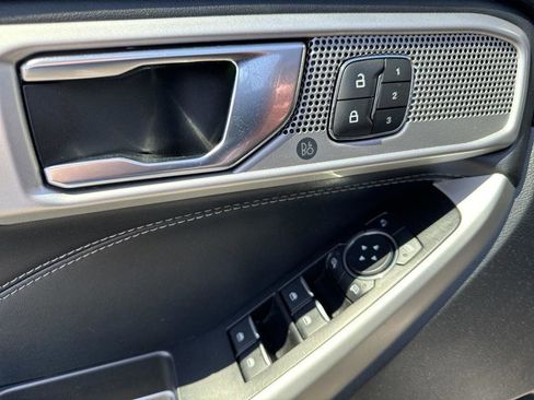 Used 2022 Ford Explorer Limited w/ Equipment Group 301A image 14