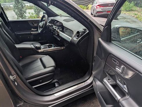 Used 2021 Mercedes-Benz GLB 250 4MATIC image 11