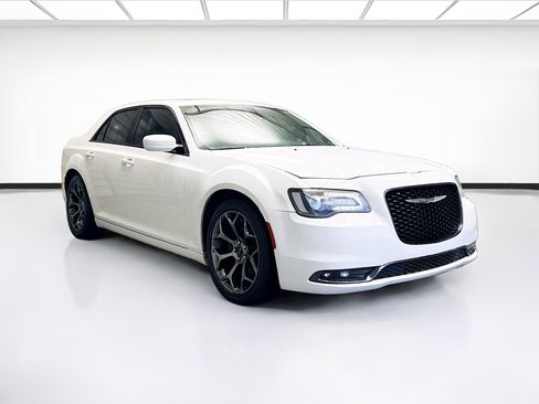 Used 2017 Chrysler 300 S image 3