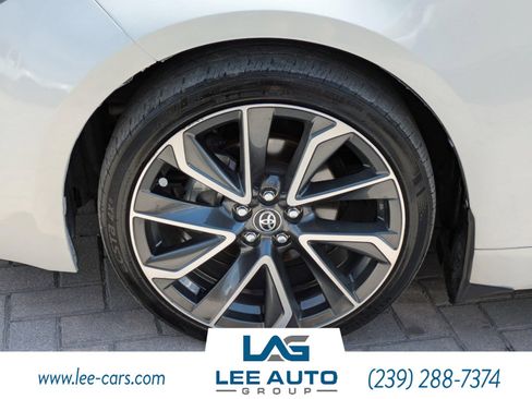 Used 2019 Toyota Corolla XSE image 9