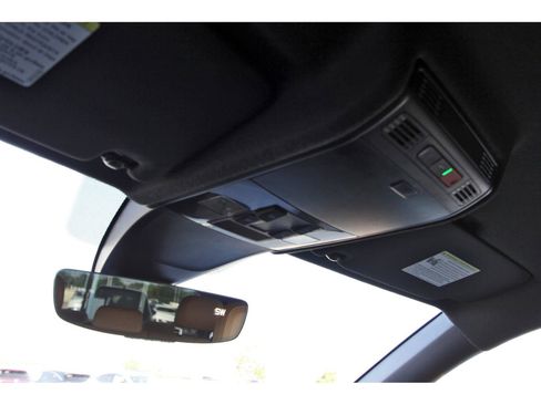 Used 2022 Volkswagen Tiguan SE FWD image 25