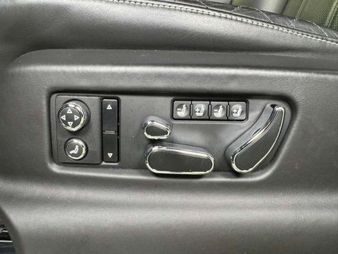 Used 2018 Bentley Bentayga image 37