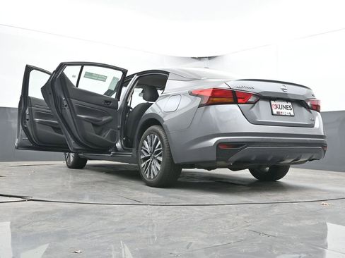 Used 2024 Nissan Altima 2.5 SV AWD/4WD image 54