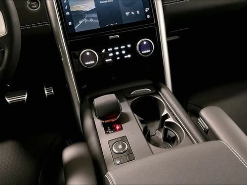 Certified 2025 Land Rover Discovery Dynamic SE AWD/4WD image 18