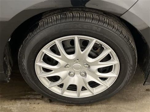 Used 2021 Toyota Corolla LE image 5