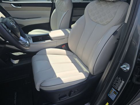 Used 2022 Hyundai Palisade Limited w/ Winter Package AWD/4WD image 23