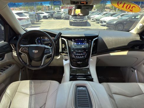 Used 2019 Cadillac Escalade ESV Luxury AWD/4WD image 33