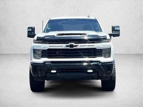 Used 2025 Chevrolet Silverado 2500 Custom AWD/4WD image 2