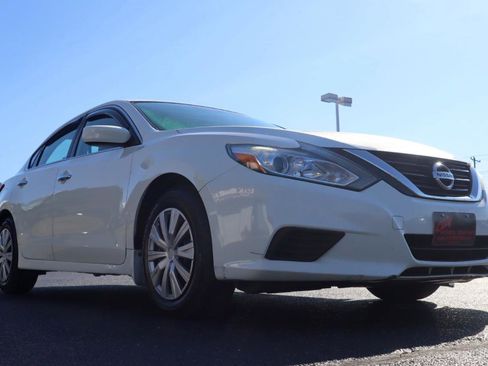 Used 2017 Nissan Altima 2.5 S w/ Power Driver Seat Package FWD image 17
