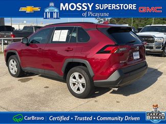 Used 2021 Toyota RAV4 XLE w/ Convenience Package FWD video 4