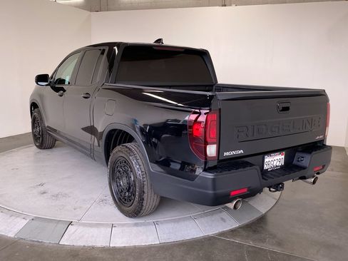 Used 2025 Honda Ridgeline Sport image 3