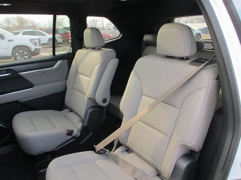 New 2026 GMC Acadia Elevation w/ Elevation Premium Package FWD image 11