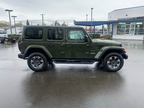 Used 2022 Jeep Wrangler Unlimited Sahara AWD/4WD image 7
