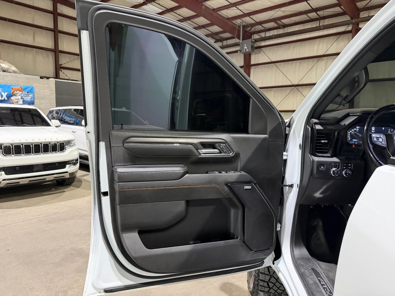 Used 2024 GMC Sierra 2500 AT4 w/ AT4 Preferred Package AWD/4WD image 10