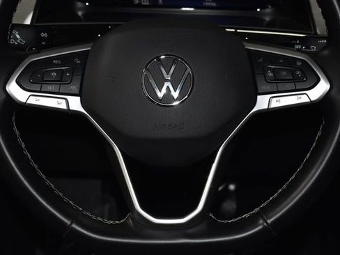 Used 2025 Volkswagen Atlas Cross Sport SE image 23