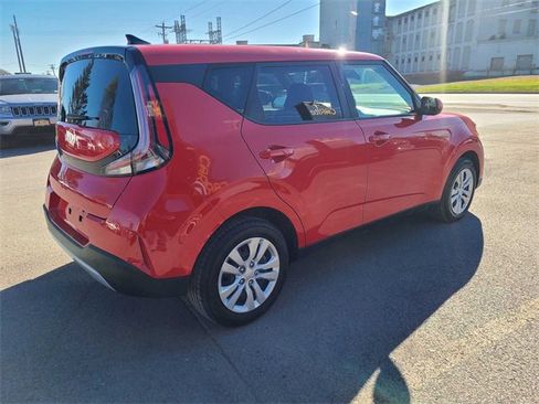 Used 2023 Kia Soul LX image 7