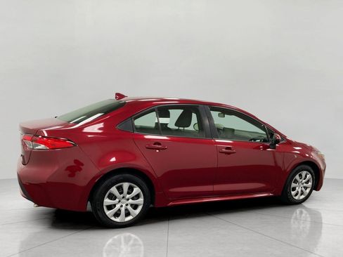 Used 2022 Toyota Corolla LE FWD image 3