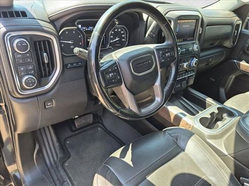 Used 2023 GMC Sierra 2500 Denali w/ Denali Black Diamond Edition AWD/4WD image 9