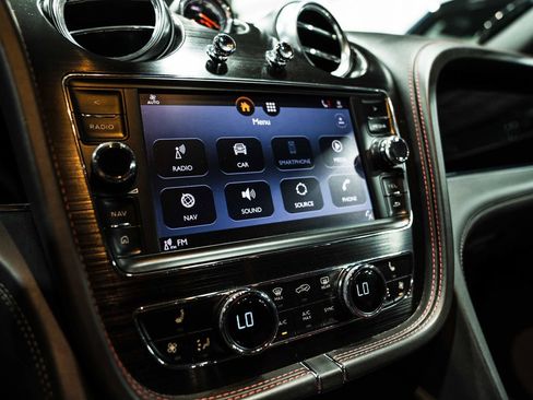Used 2019 Bentley Bentayga AWD/4WD image 42