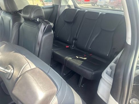 Used 2024 Kia Carnival EX FWD image 12