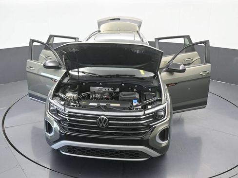 Used 2024 Volkswagen Atlas Peak Edition SE AWD/4WD image 74