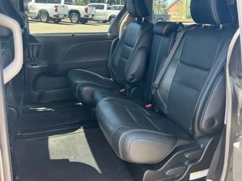 Used 2017 Toyota Sienna SE Premium FWD image 29