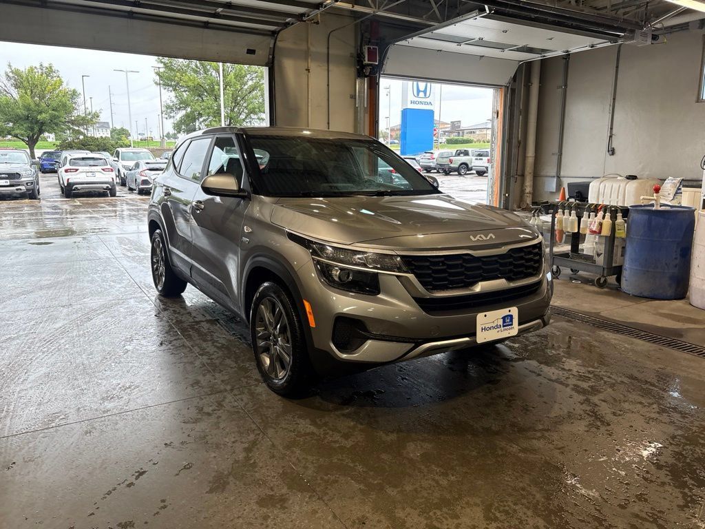 Used 2022 Kia Seltos LX AWD/4WD image 3