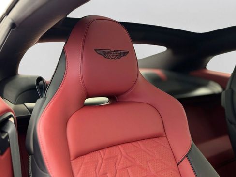 Used 2025 Aston Martin Vanquish RWD image 15
