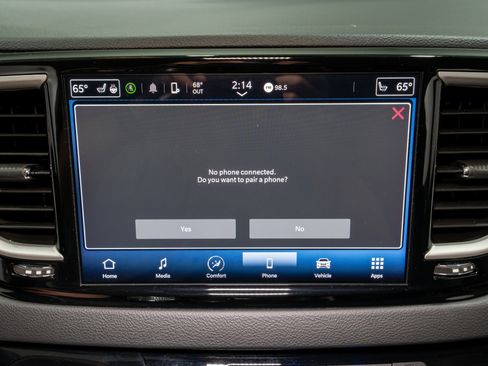 Used 2024 Chrysler Pacifica Touring-L image 20