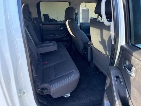 Used 2023 Nissan Frontier SV w/ SV Convenience Package image 11