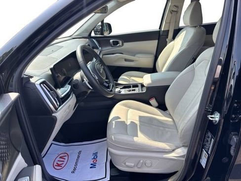 Certified 2025 Kia Sorento EX AWD/4WD image 10