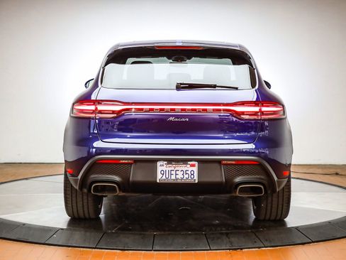 Certified 2025 Porsche Macan image 7